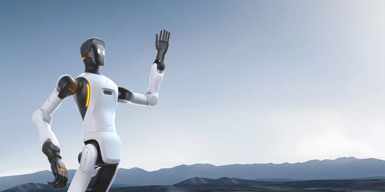 AgiBot G2 açık havada el sallarken